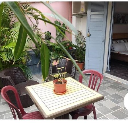 Appartements Et Chambres En Coeur De Ville Saint-Denis - Entree Autonome - Check In 14H30- Dış mekan fotoğraf
