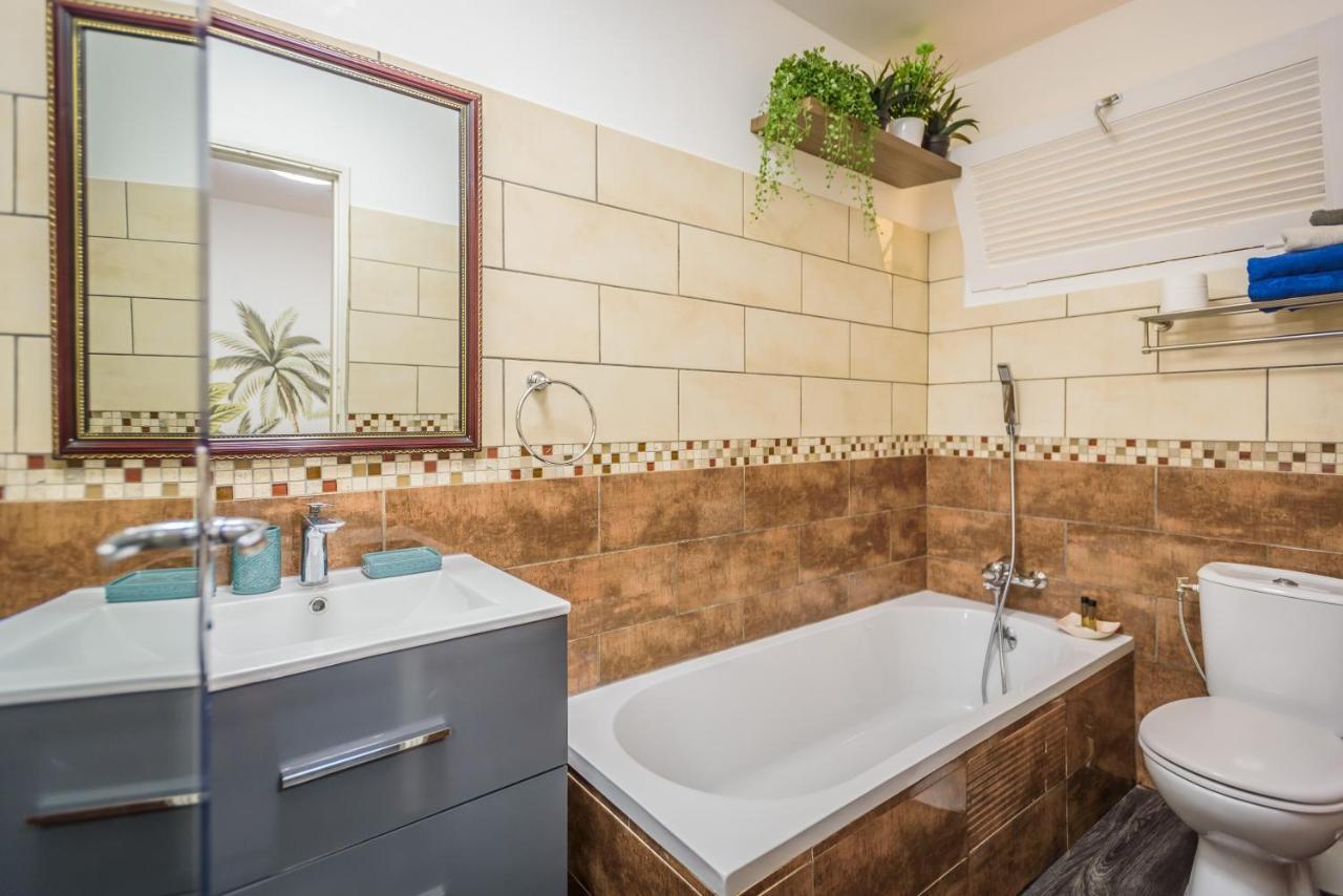Appartements Et Chambres En Coeur De Ville Saint-Denis - Entree Autonome - Check In 14H30- Dış mekan fotoğraf